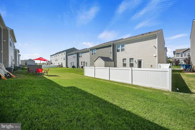 a view of yard with house and car parked