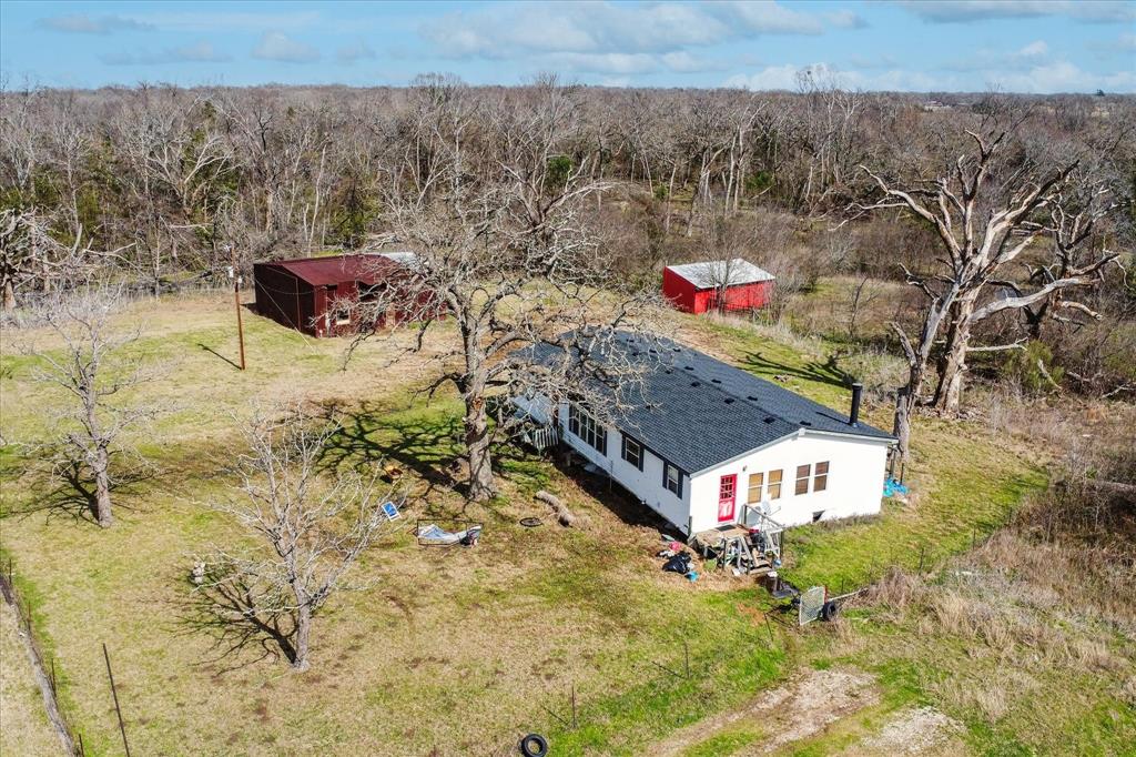 5809 Anne Avenue Kaufman, TX 75142 - Photo 11 of 13 a living room with a couch