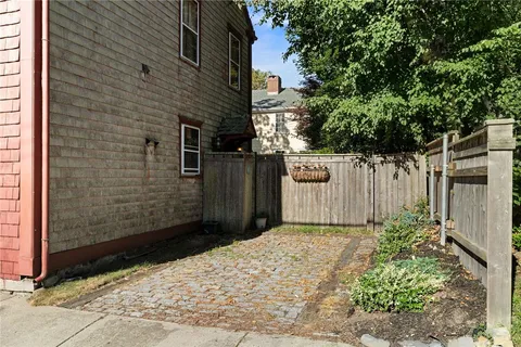 $1,195,000 | 23 Willow Street, Newport, RI 02840