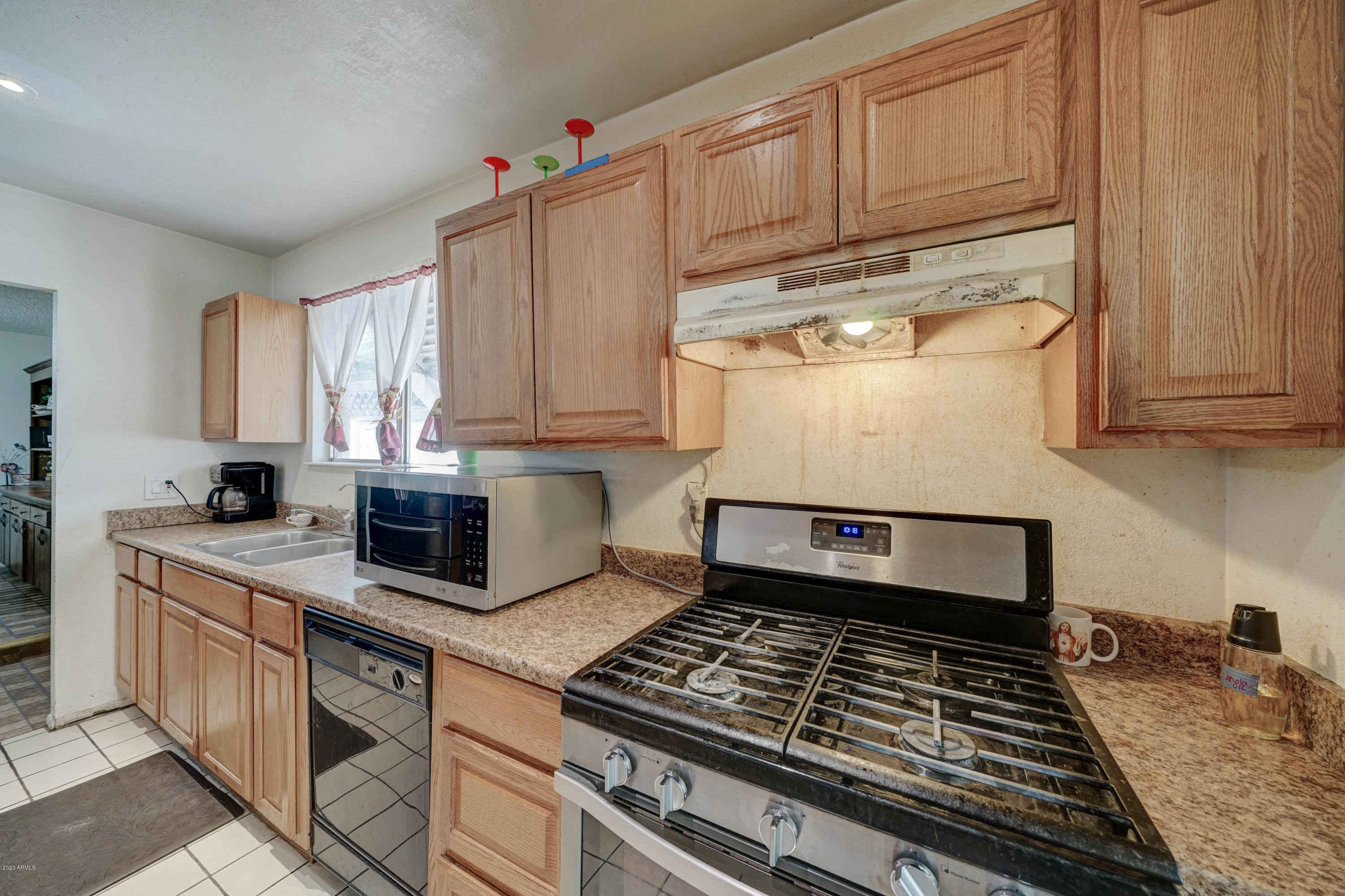 6163 West Cheery Lynn Road Phoenix, AZ 85033 - Photo 10 of 32 6163 W Cheery Lynn Rd-10