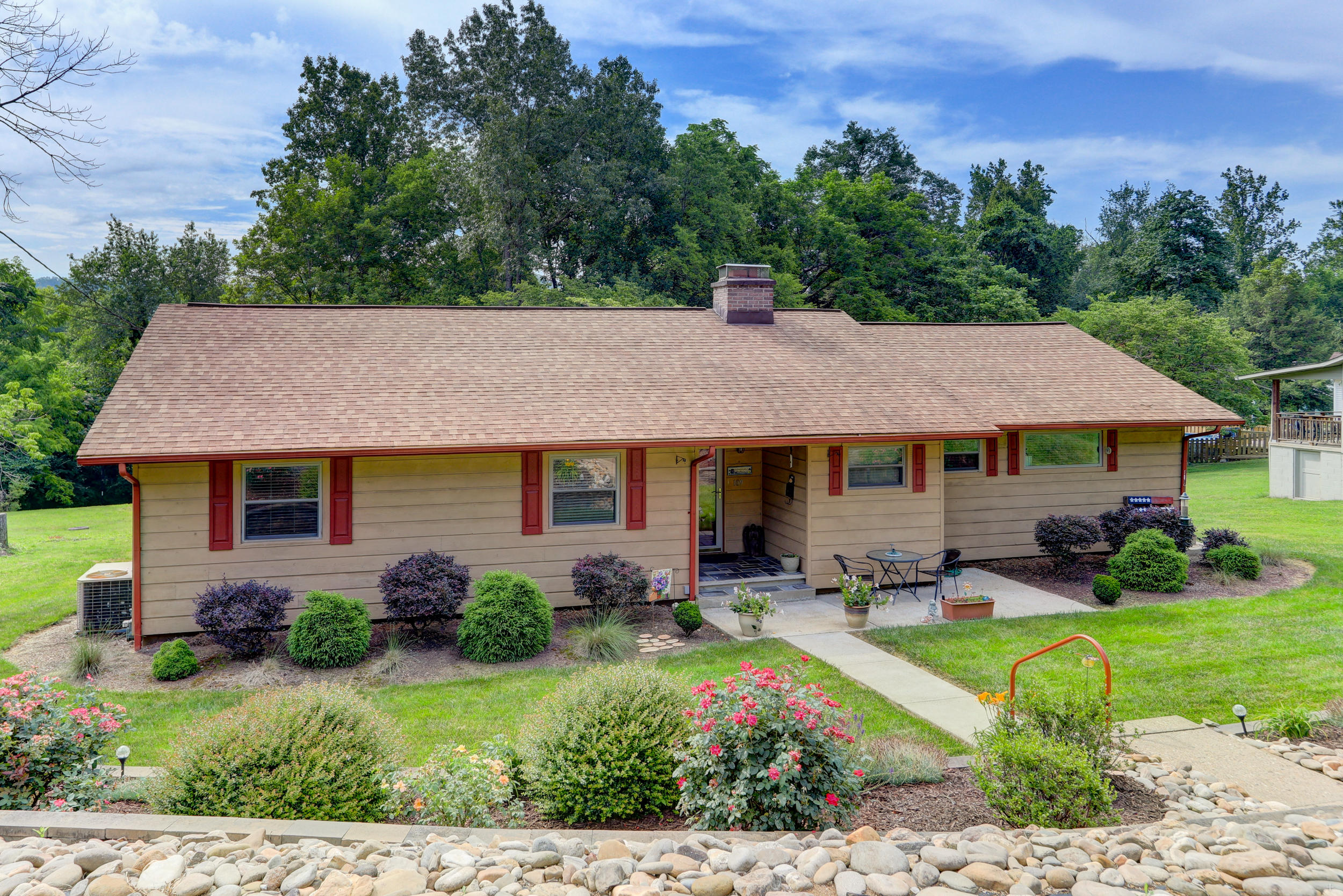 109 Cahill Lane Oak Ridge, TN 37830 - Photo 1 of 25 Positive Perceptions-1