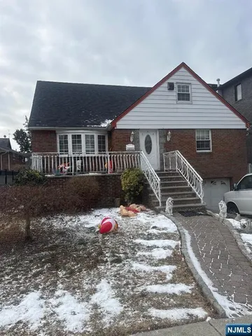 $1,800 | 206 Knox Avenue, Unit 2, Cliffside Park, NJ 07010