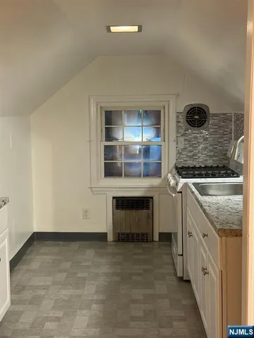 $1,800 | 206 Knox Avenue, Unit 2, Cliffside Park, NJ 07010