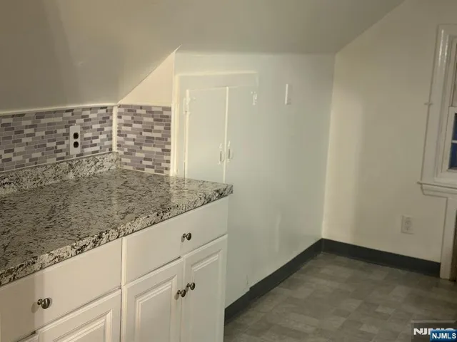 $1,800 | 206 Knox Avenue, Unit 2, Cliffside Park, NJ 07010