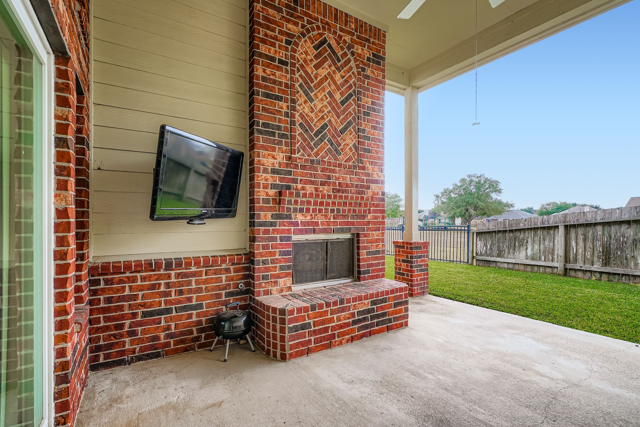 2227 Wembley Way Rosenberg, TX 77471 - Photo 24 of 27 a backyard of a house with barbeque oven