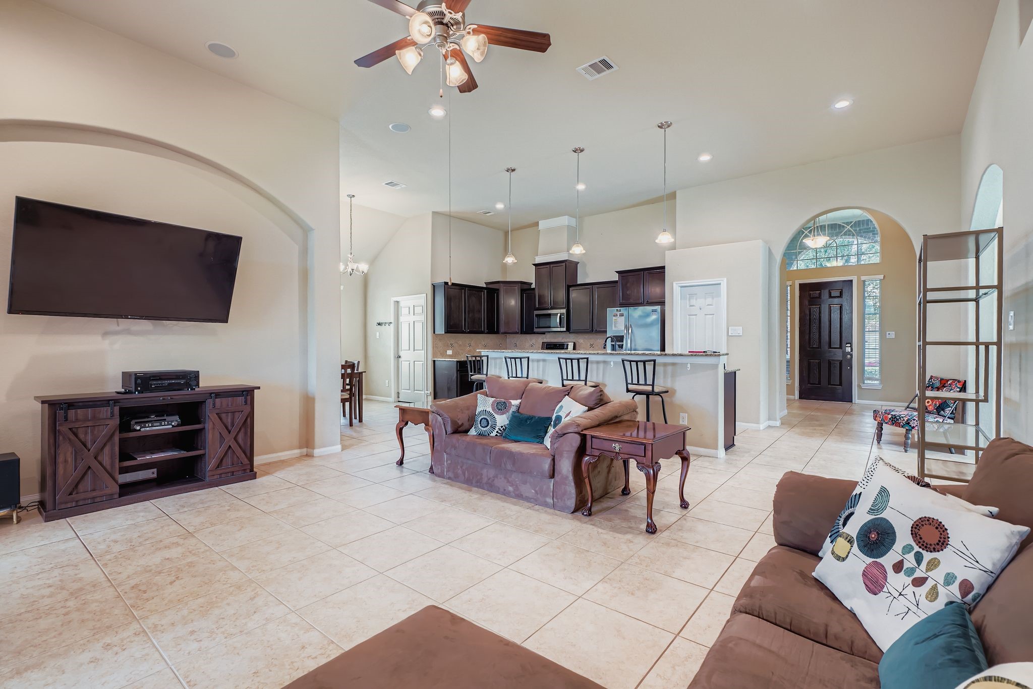 2227 Wembley Way Rosenberg, TX 77471 - Photo 5 of 27 a living room with furniture and a flat screen tv