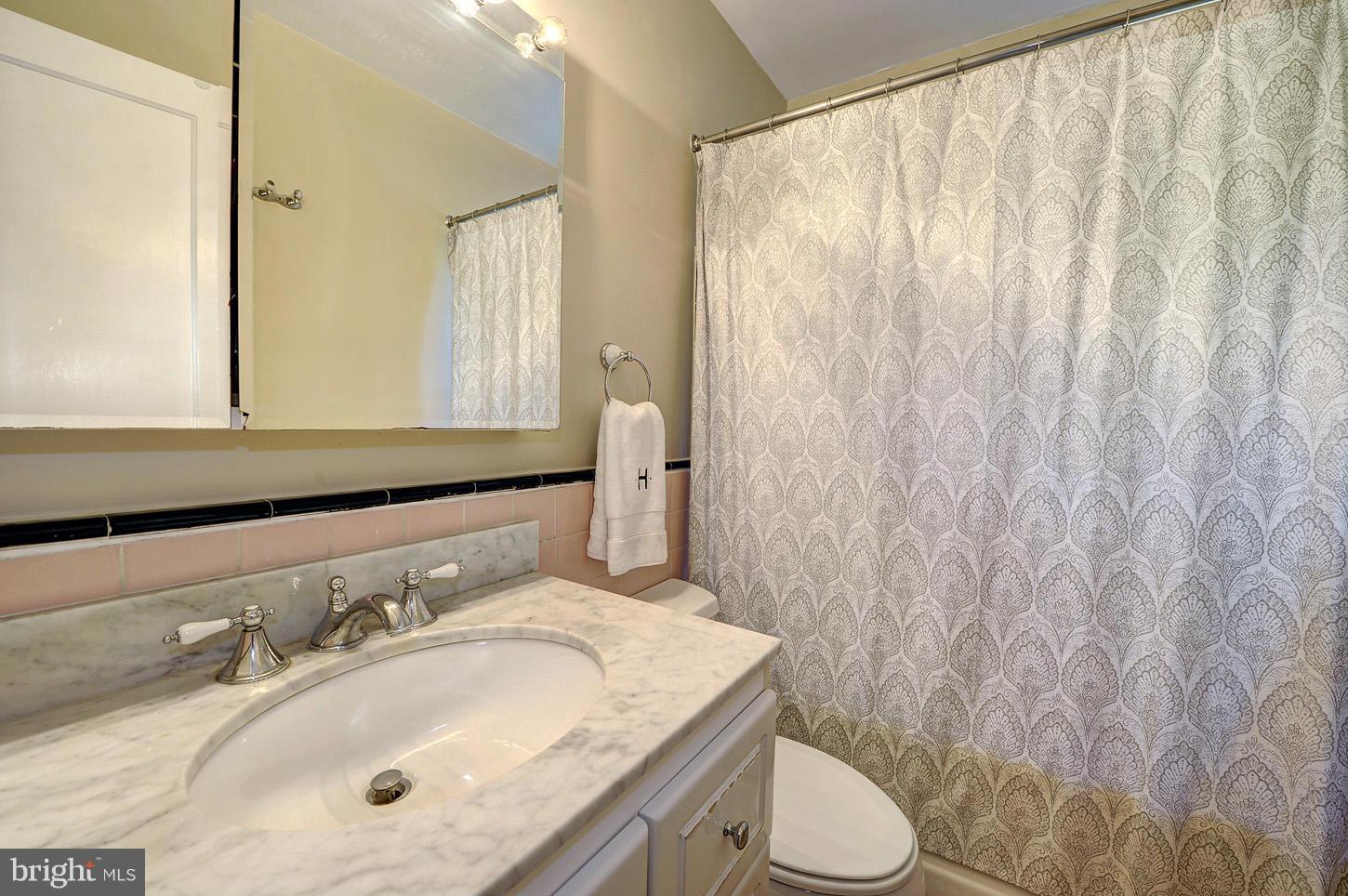 2123 Tunlaw Road Northwest Washington, DC 20007 - Photo 12 of 17 Bath