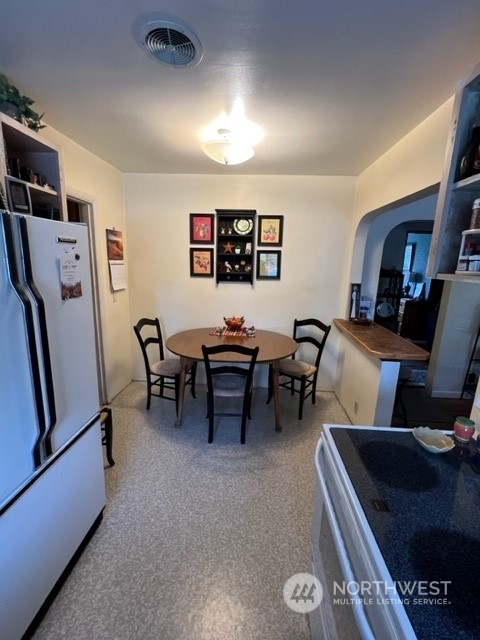 1505 J Street Walla Walla, WA 99362 - Photo 3 of 11 a living room with furniture and a flat screen tv