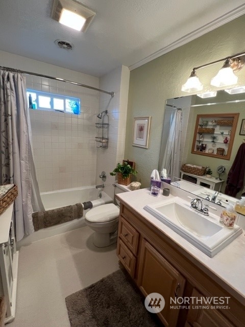 1505 J Street Walla Walla, WA 99362 - Photo 7 of 11 a bathroom with a sink a toilet and shower