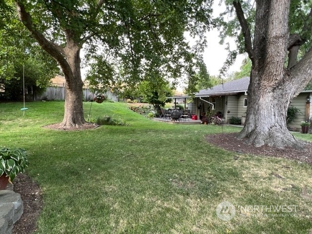 1505 J Street Walla Walla, WA 99362 - Photo 9 of 11 a view of a backyard with table and chairs and a large tree