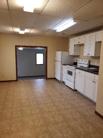 $995 | 918 East Locust Street, Unit 2, Davenport, IA 52803