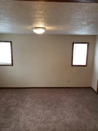 $995 | 918 East Locust Street, Unit 2, Davenport, IA 52803