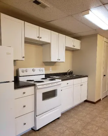 $995 | 918 East Locust Street, Unit 2, Davenport, IA 52803