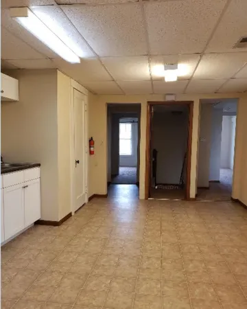 $995 | 918 East Locust Street, Unit 2, Davenport, IA 52803