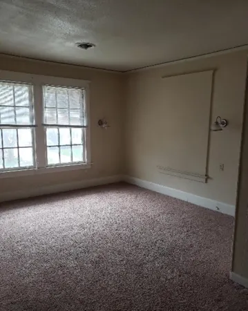 $995 | 918 East Locust Street, Unit 2, Davenport, IA 52803