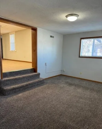 $995 | 918 East Locust Street, Unit 2, Davenport, IA 52803