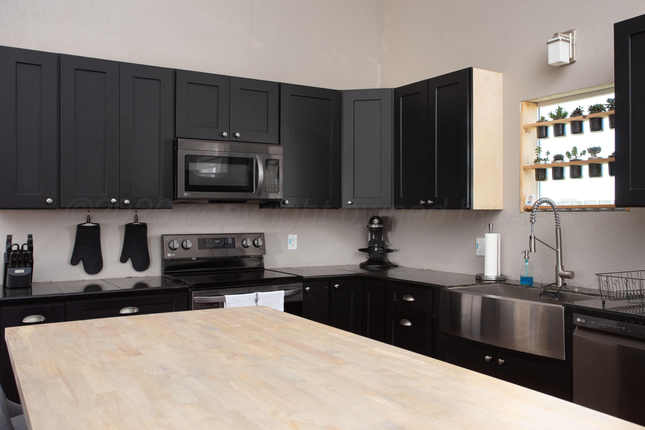 18401 Callahan Road Canyon, TX 79015 - Photo 9 of 33 Kitchen-2