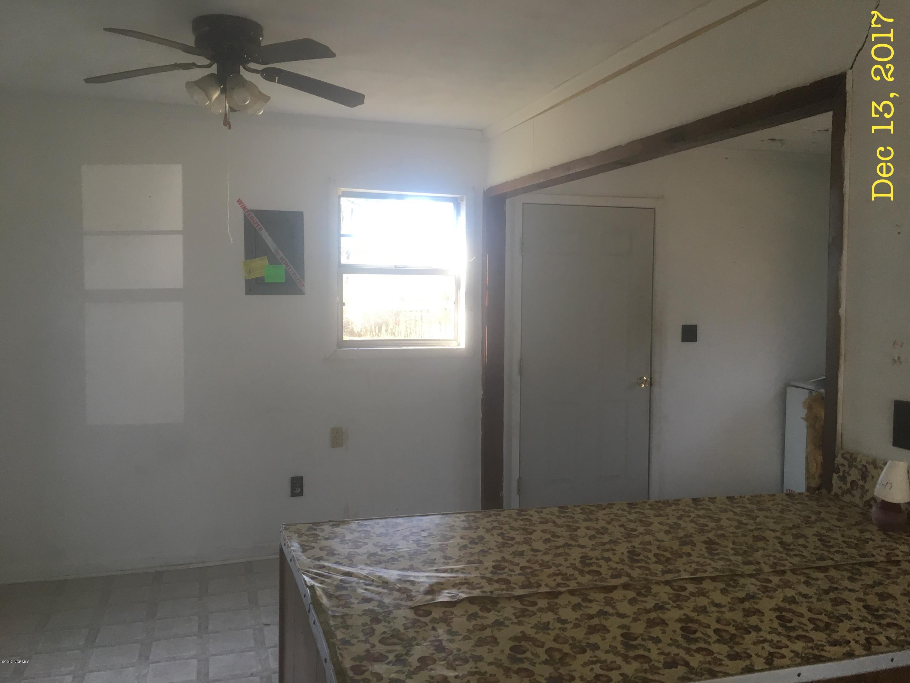 1511 Register Road Rose Hill, NC 28458 - Photo 12 of 16 pics register cleaqned out 038