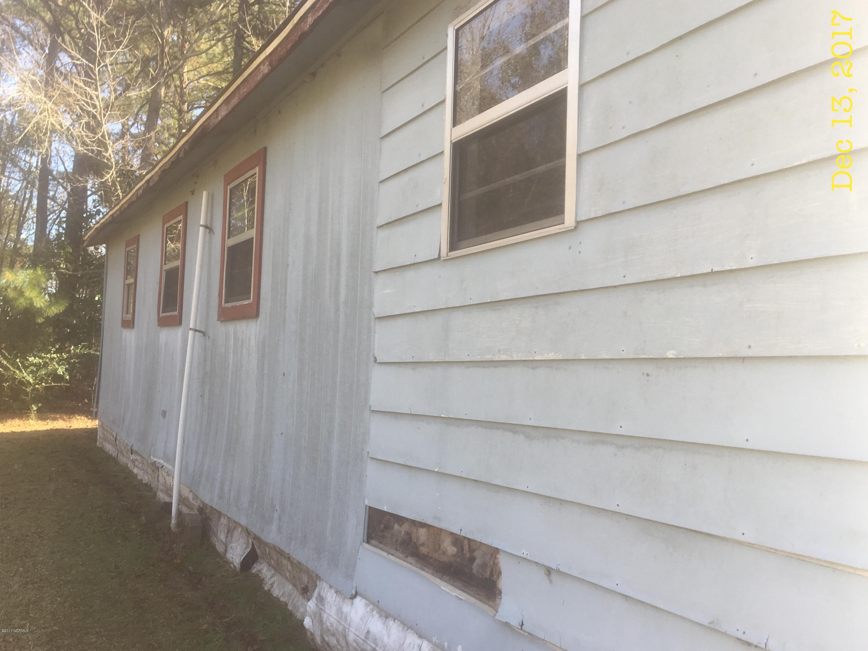 1511 Register Road Rose Hill, NC 28458 - Photo 15 of 16 pics register cleaqned out 056