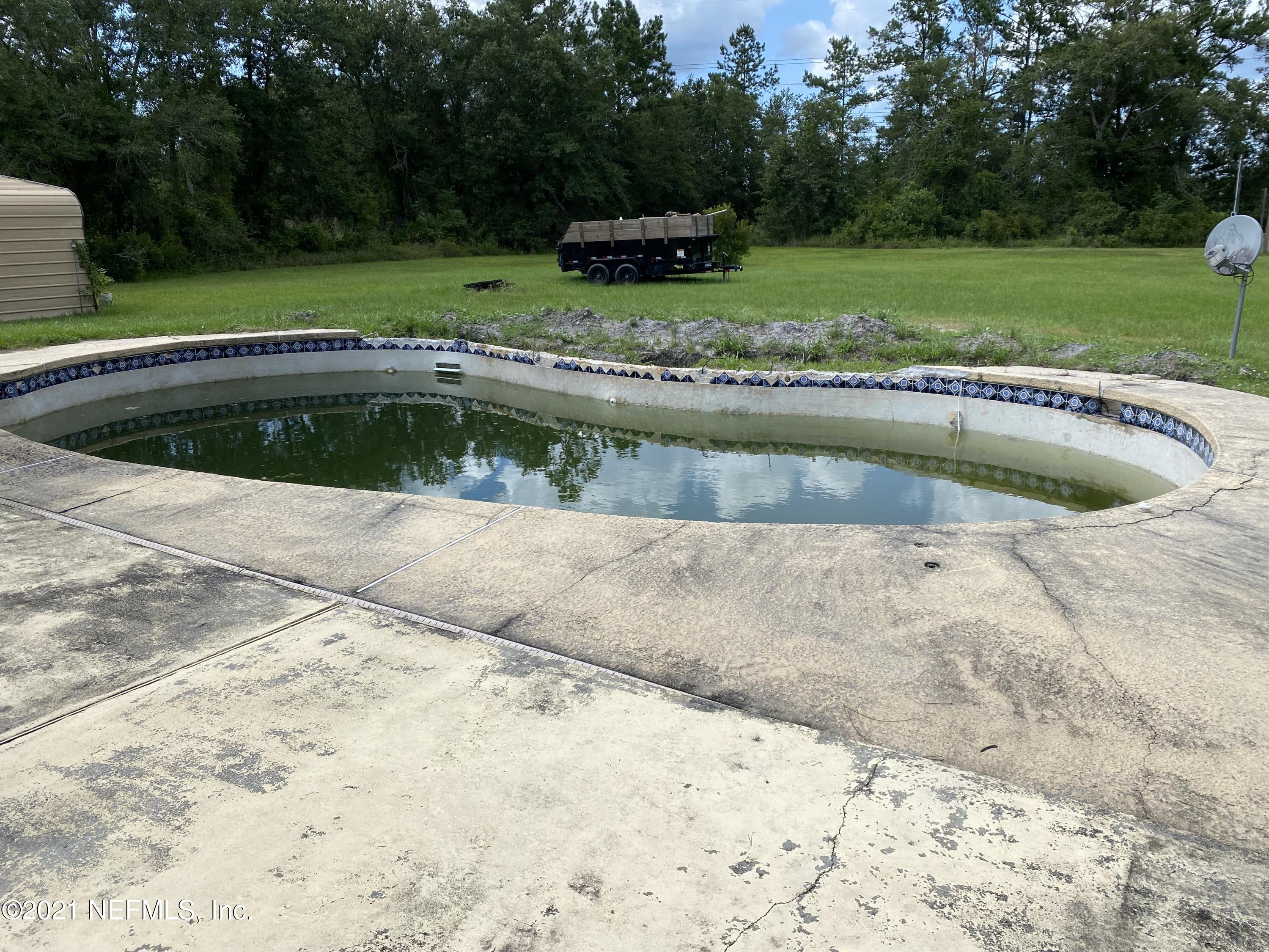 140 Keystone Road Palatka, FL 32177 - Photo 14 of 33 a view of swimming pool with a yard