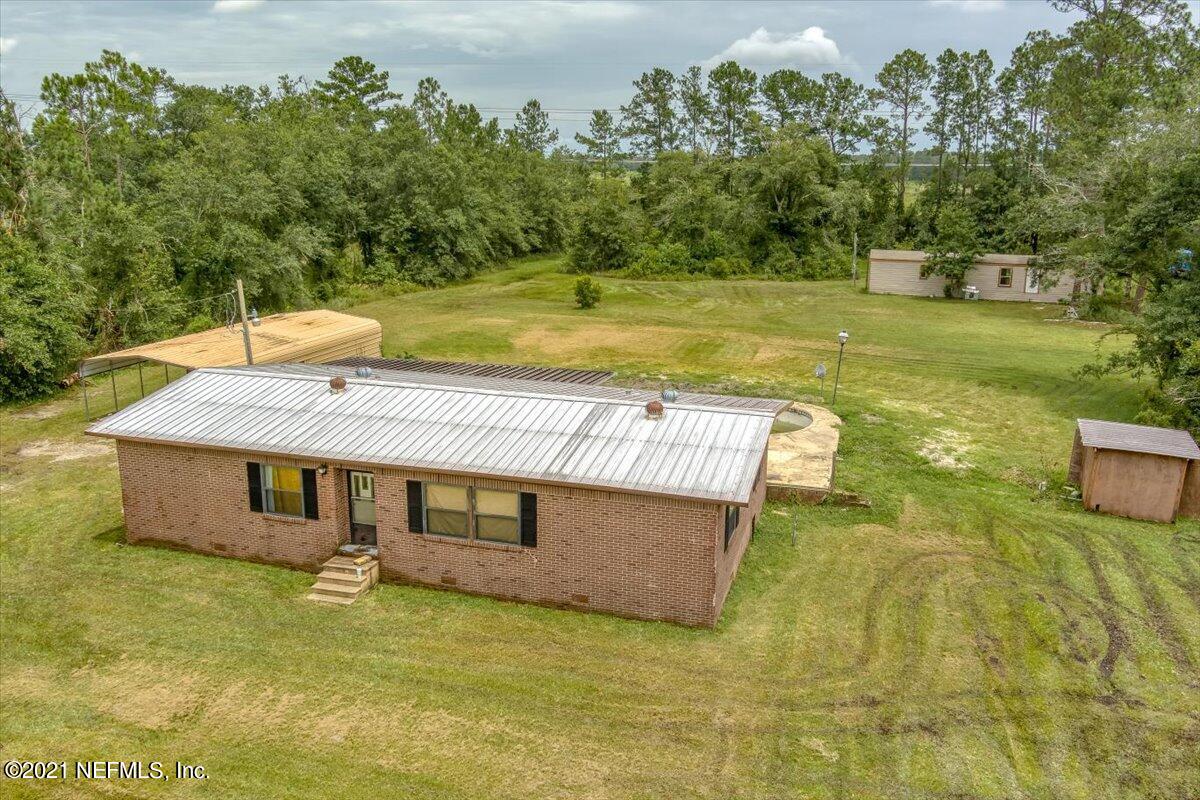 140 Keystone Road Palatka, FL 32177 - Photo 2 of 33 a view of a swimming pool with a yard