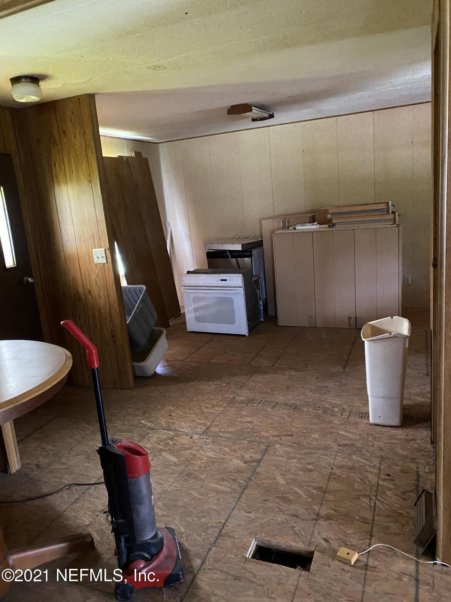140 Keystone Road Palatka, FL 32177 - Photo 7 of 33 a bathroom with a sink and a mirror