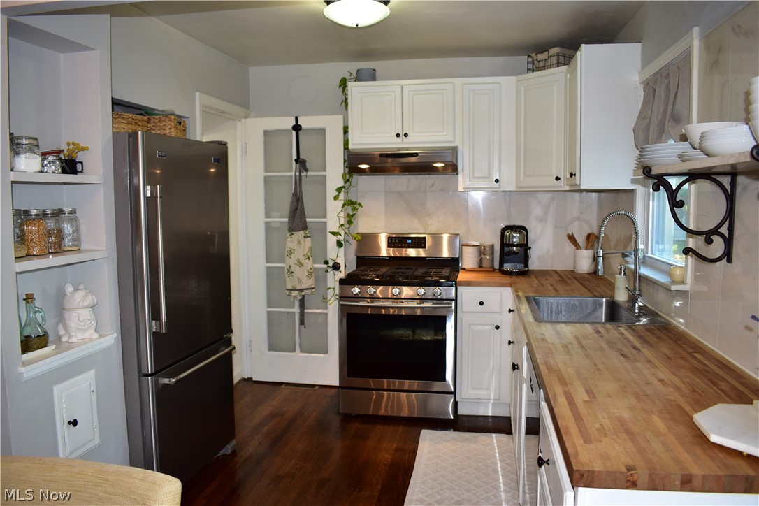 1392 Gordon Road Lyndhurst, OH 44124 - Photo 8 of 35