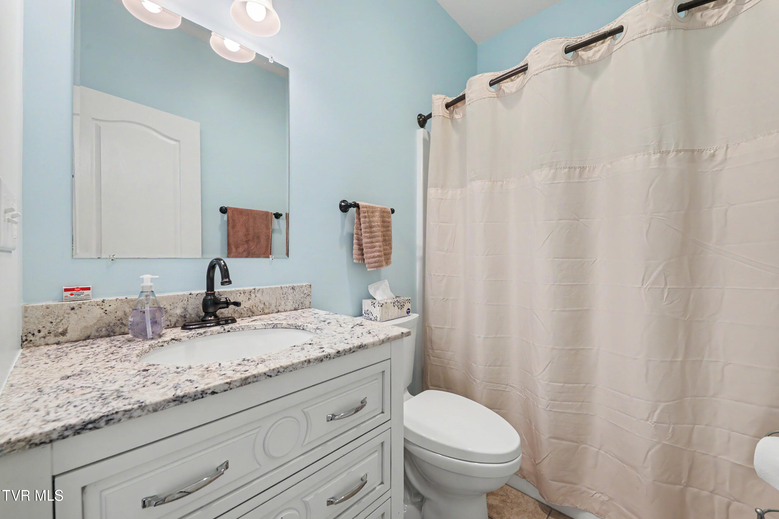 1090 Shell Road Jonesborough, TN 37659 - Photo 31 of 46 2nd bathroom