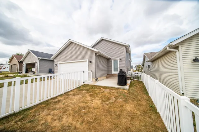 $370,000 | 6076 Sandstone Street Northwest, Rochester, MN 55901