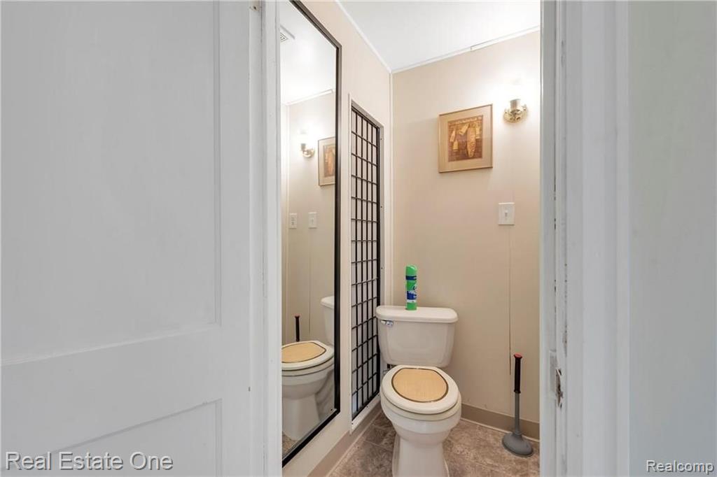 1719 John R Road Rochester Hills, MI 48307 - Photo 12 of 34