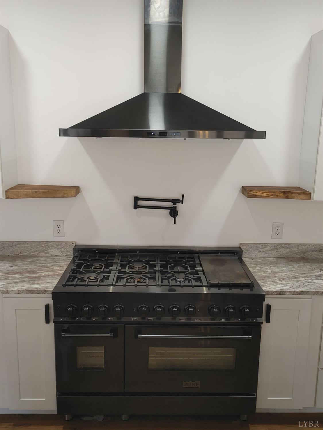 8915 Charlemont Road Goode, VA 24556 - Photo 14 of 96 a close view of stove top oven