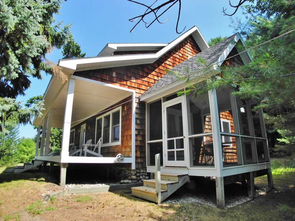 543 South Stony Point Road Suttons Bay, MI 49682 - Photo 3 of 27 1821979-2.JPG