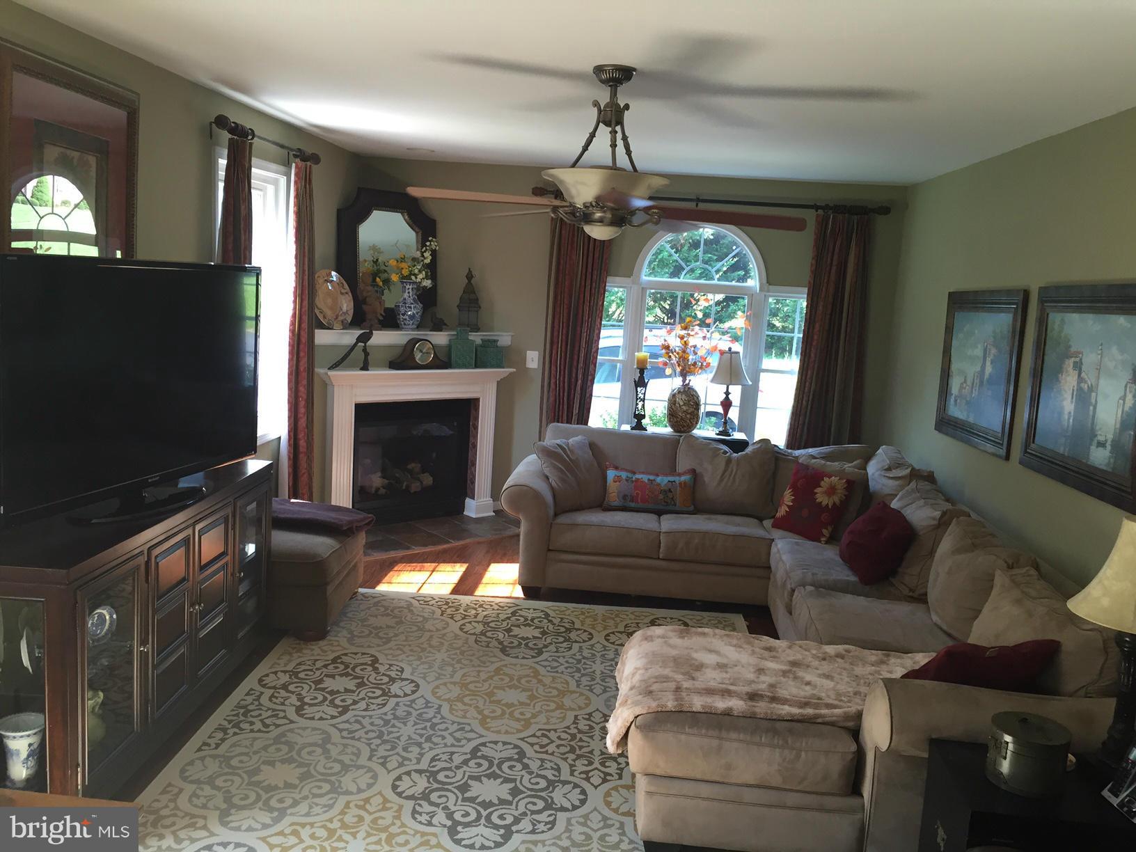9820 Magledt Road Baltimore, MD 21234 - Photo 3 of 6 Family Room