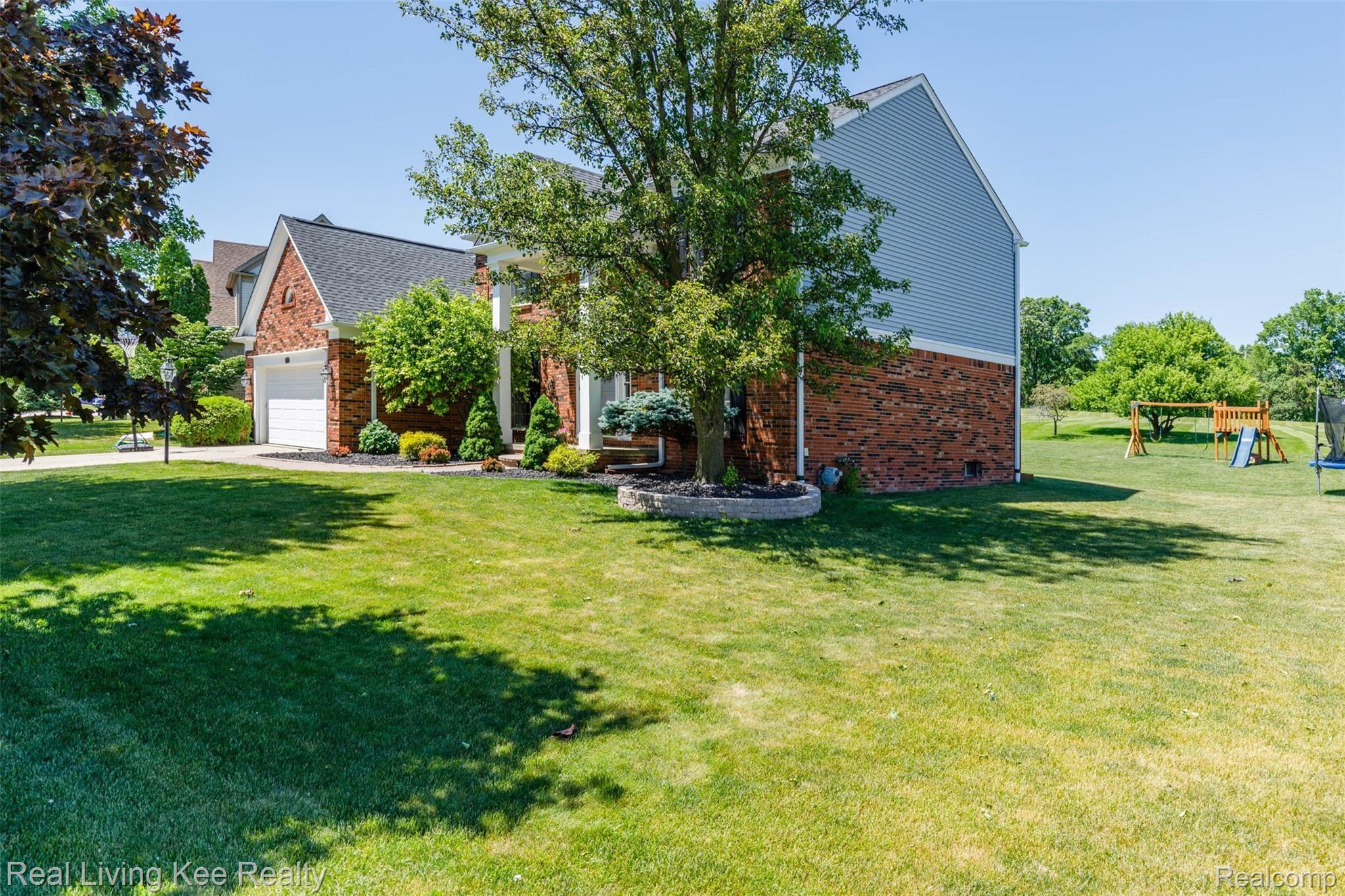 2398 Pleasant View Drive Rochester, MI 48306 - Photo 2 of 49 2398PleasantView-3.jpg