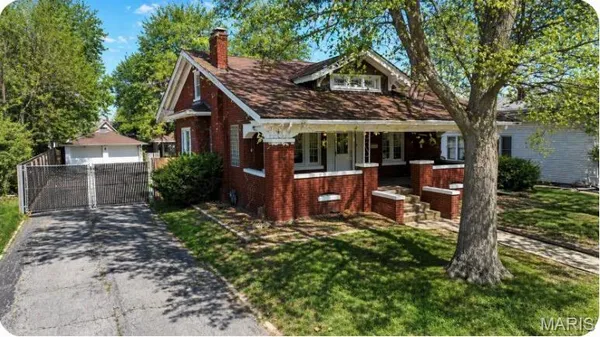 $215,000 | 919 West Henry Street, Staunton, IL 62088