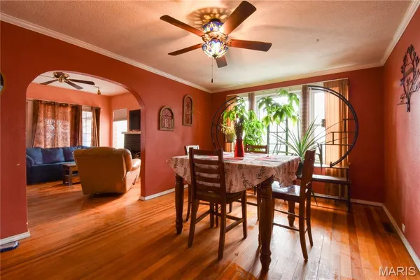 $215,000 | 919 West Henry Street, Staunton, IL 62088