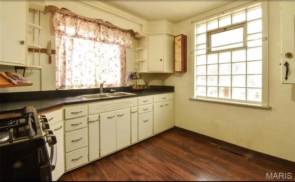 $215,000 | 919 West Henry Street, Staunton, IL 62088
