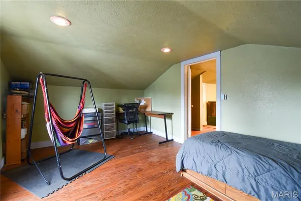 $215,000 | 919 West Henry Street, Staunton, IL 62088