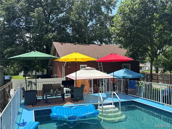$215,000 | 919 West Henry Street, Staunton, IL 62088