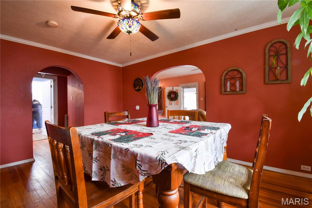 919 West Henry Street Staunton, IL 62088 - Photo 9 of 27