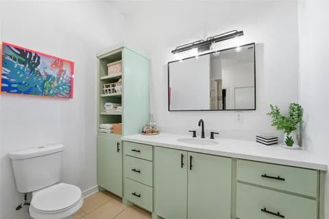 $299,000 | 806 Jackson Hill Street, Unit 201, Houston, TX 77007