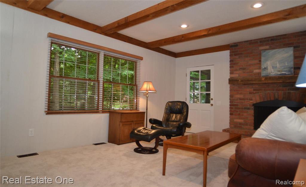33877 Hunters Pointe Road Farmington Hills, MI 48331 - Photo 16 of 44