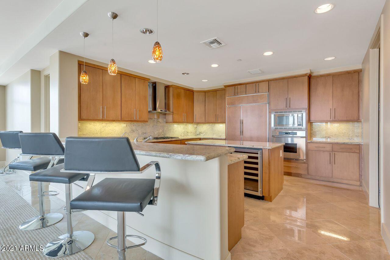 2211 East Camelback Road, Unit 902 Phoenix, AZ 85016 - Photo 12 of 43 Kitchen