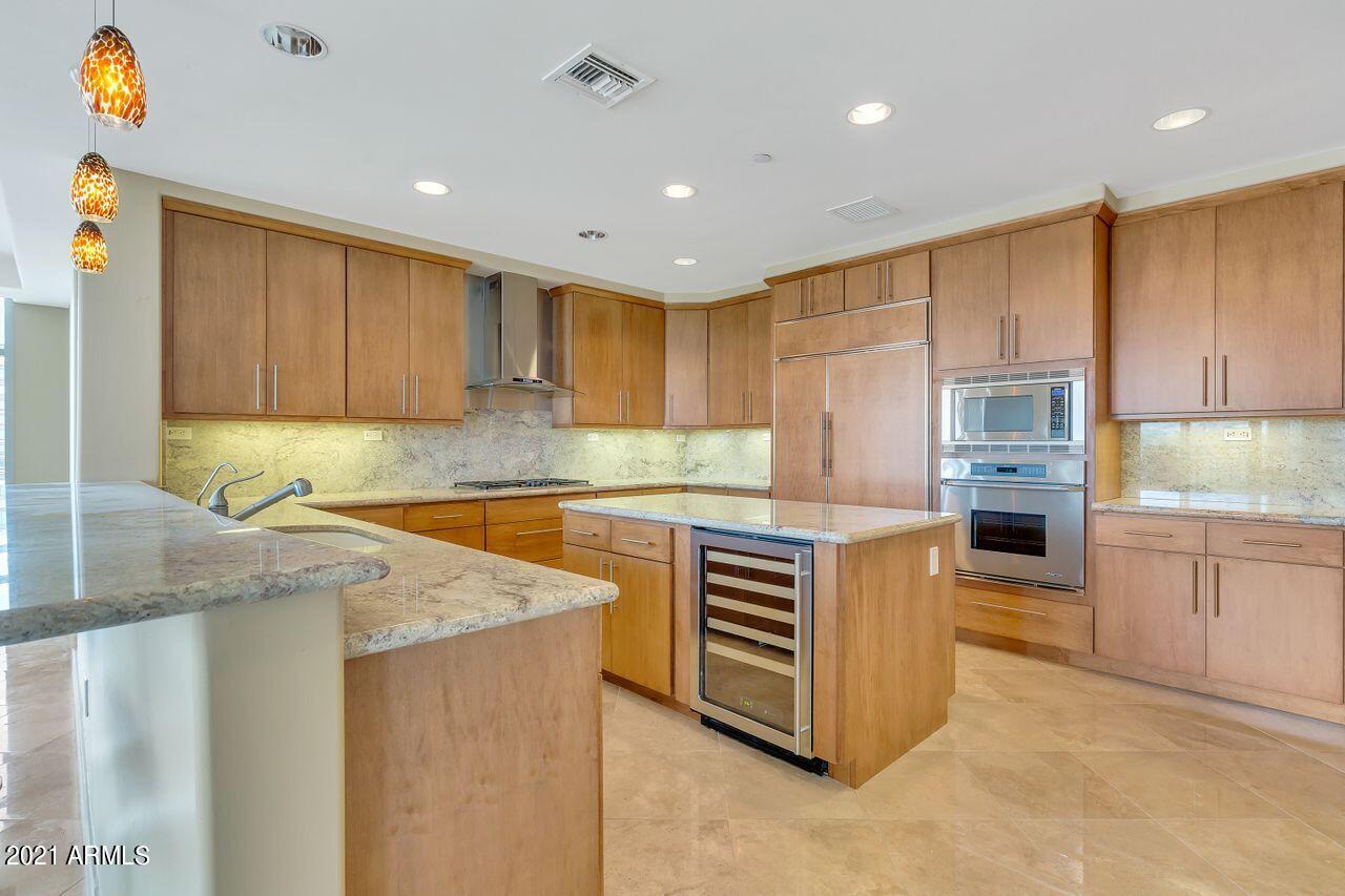 2211 East Camelback Road, Unit 902 Phoenix, AZ 85016 - Photo 13 of 43 Kitchen
