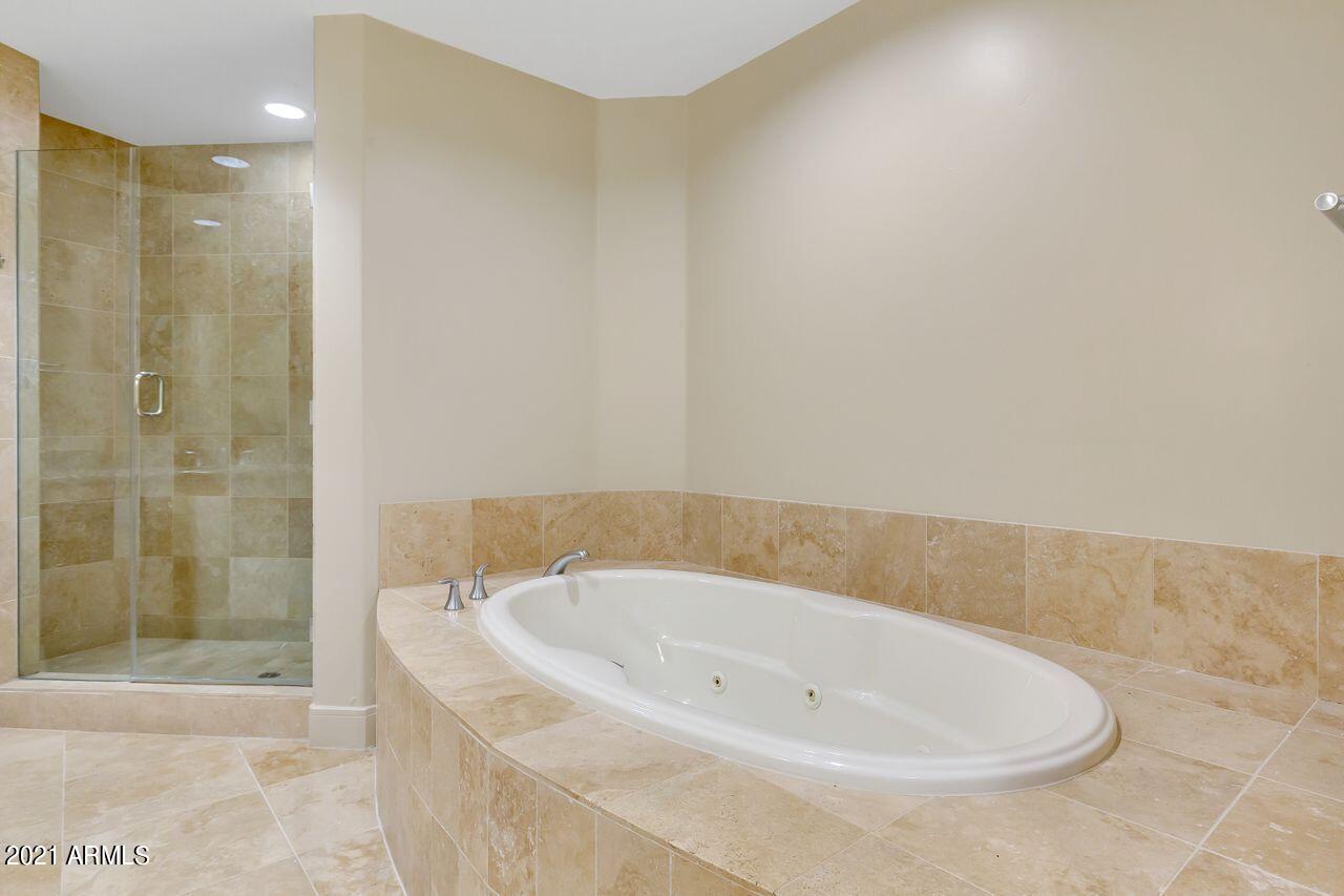 2211 East Camelback Road, Unit 902 Phoenix, AZ 85016 - Photo 21 of 43 Master Bathroom Tub