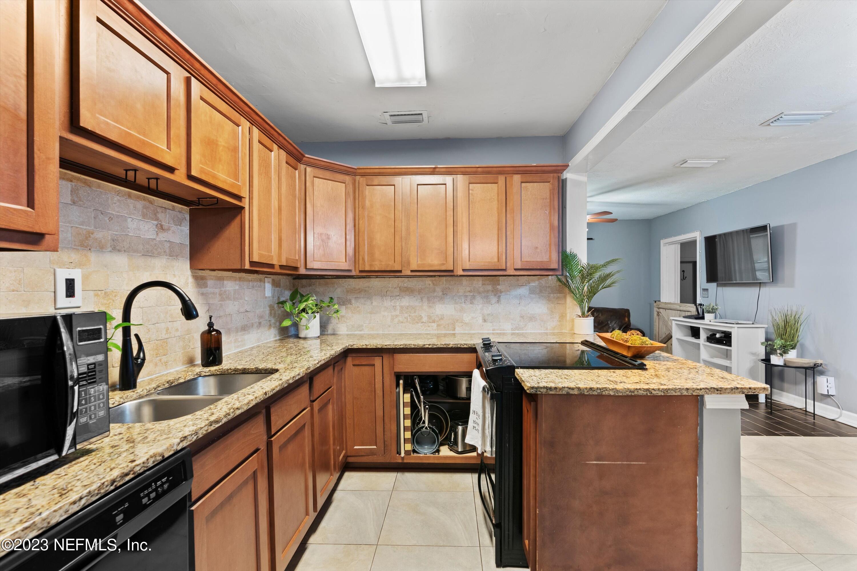 570 Sapelo Road Jacksonville, FL 32216 - Photo 13 of 25 13-Kitchen