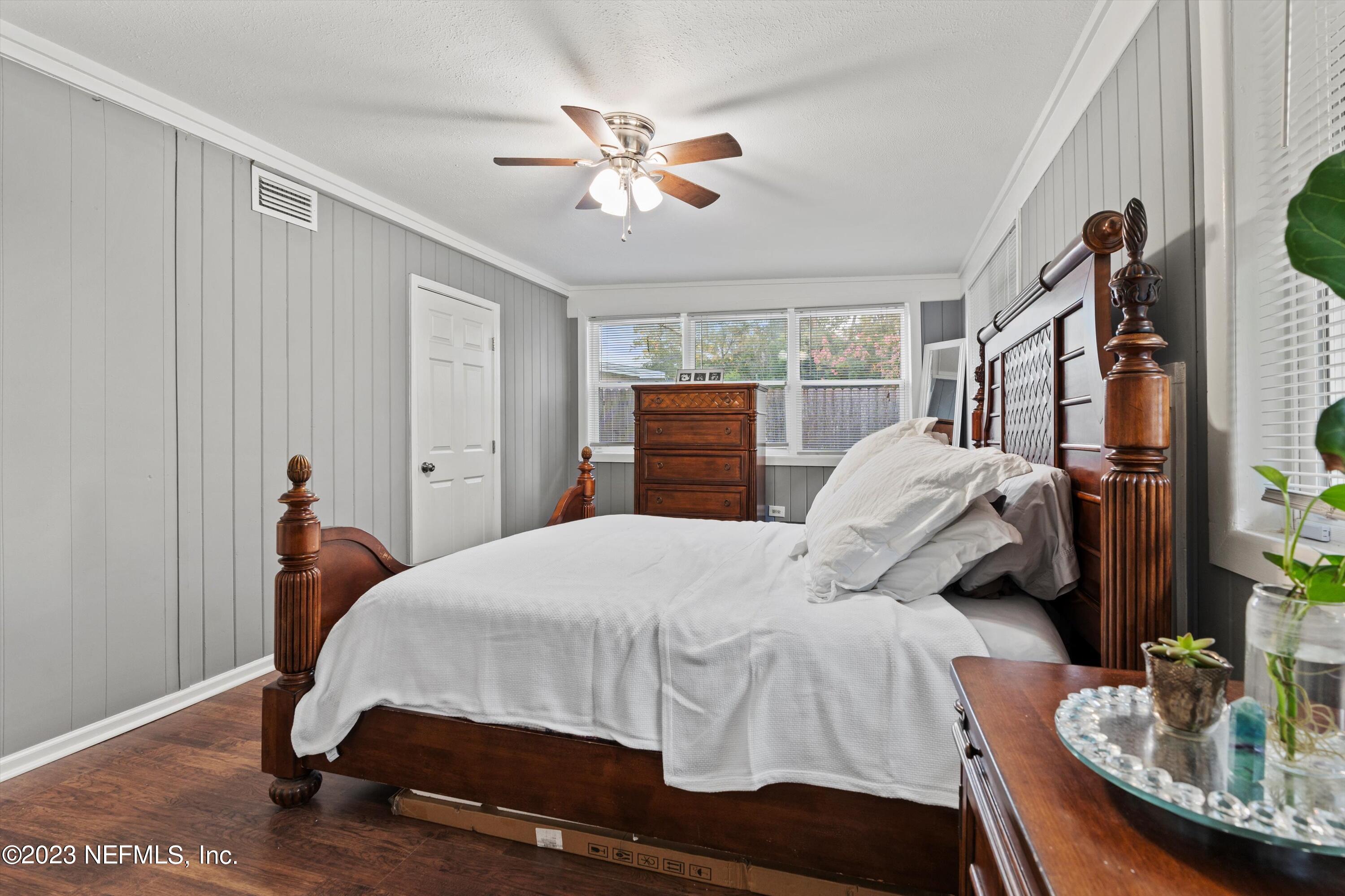 570 Sapelo Road Jacksonville, FL 32216 - Photo 22 of 25 22-Primary Bedroom