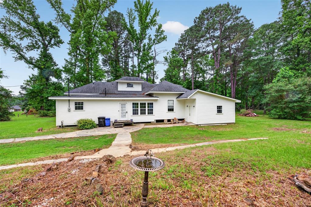8402 Springridge-Texas Line Road Keithville, LA 71047 - Photo 5 of 40 a front view of a house with a yard and garage