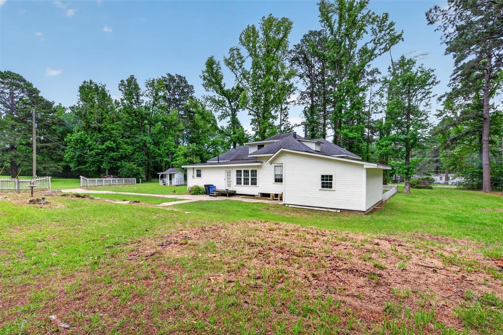 8402 Springridge-Texas Line Road Keithville, LA 71047 - Photo 6 of 40 a house view with a outdoor space