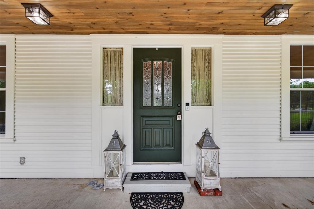 8402 Springridge-Texas Line Road Keithville, LA 71047 - Photo 8 of 40 a front view of a house with a garage